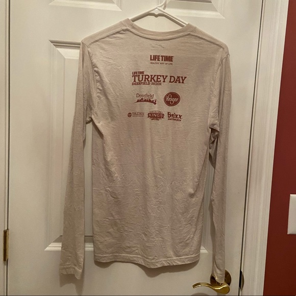 ✨5/$15✨ Long sleeve t-shirt - Picture 2 of 2